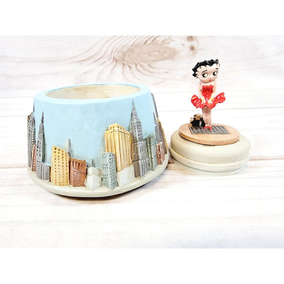 Vintage 1995 Betty Boop Musical Snowglobe I Wanna Be Loved By You - Vandor READ - Picture 7 of 16